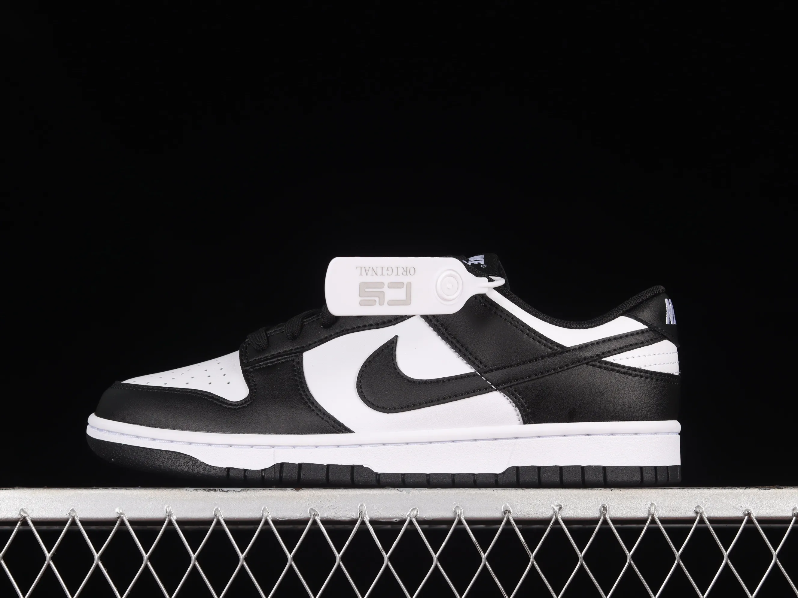 All Categories Nk SB Dunk Series Nk SB Dunk Low Low-top Sneakers Nk SB Dunk Low Black and White Panda SB Smashed Backboard Fashion Casual Sneakers DD1391-100